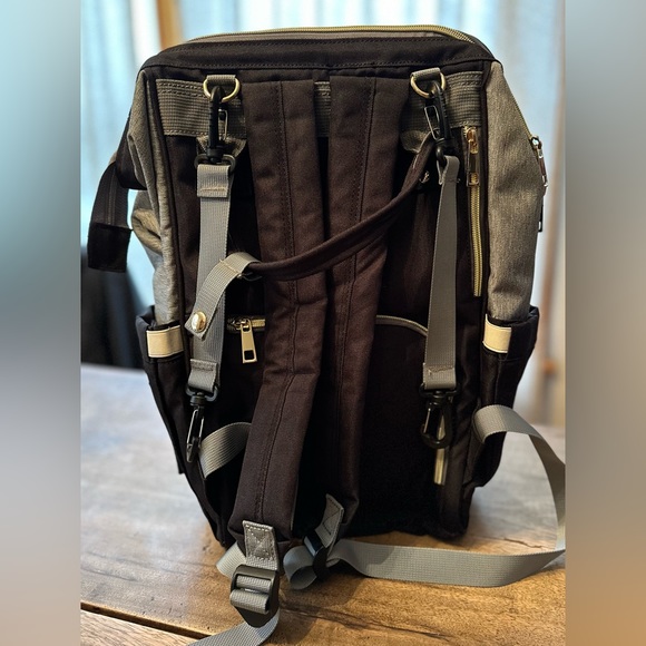 NWOT Land Diaper Bag Grey and Black - Picture 2 of 12